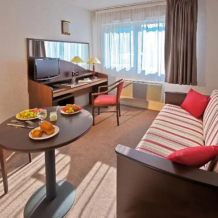 Hotel Zenitude Hôtel-résidences Les Hauts D'annecy 3*